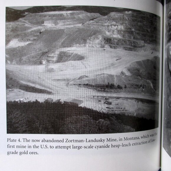 Book - Collapse: How Societies Choose to Fail or Succeed, by Jared Diamond - Picture 10 of 15